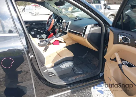 2016 Porsche Cayenne z USA, uszkodzony, nr VIN WP1AA2A29GKA36246